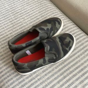 Camouflage boys slip on shoes. Barely worn.
